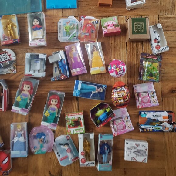 Disney Store Zuru Mini Brands - Marvel, Star Wars, Pixar, Princesses - Picture 7 of 7